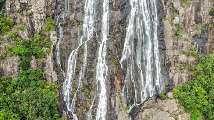中国落差最大的瀑布,负离子含量极高,位列广东景区天然氧吧之首 中国落差最大的瀑布,负离子含量极高,位列广东景区天然氧吧之首
