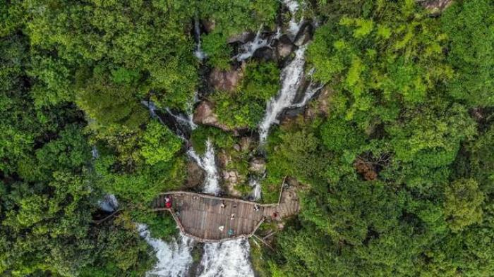 中国落差最大的瀑布,负离子含量极高,位列广东景区天然氧吧之首 中国落差最大的瀑布,负离子含量极高,位列广东景区天然氧吧之首