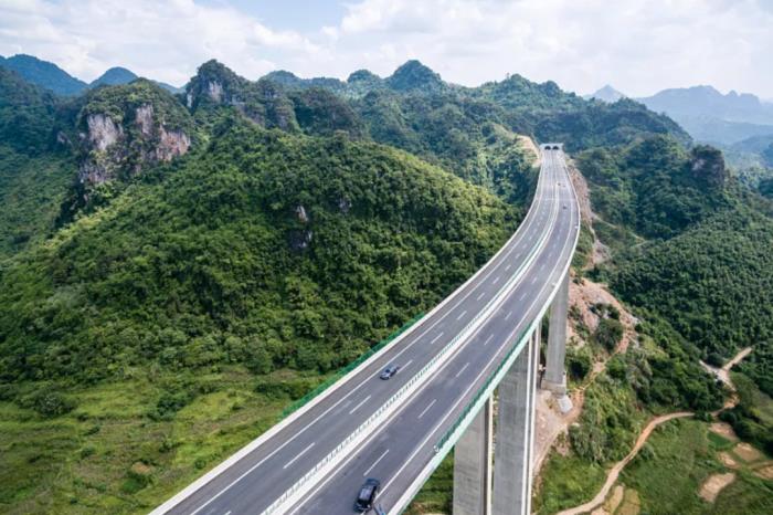 自驾探索山水极致 驶入喀斯特秘境 自驾探索山水极致 驶入喀斯特秘境