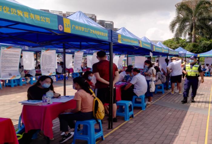 南沙街下首场现场商务伴游招聘会81人成功达成就业意向(图) 南沙街下首场现场商务伴游招聘会81人成功达成就业意向(图)