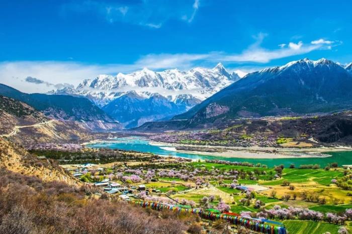 位列世界峡谷之首 春日乘热气球赏西藏雪山桃林! 位列世界峡谷之首 春日乘热气球赏西藏雪山桃林!