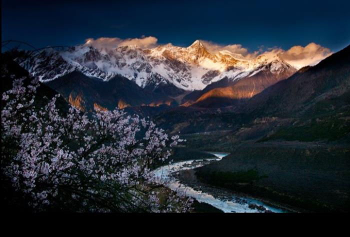位列世界峡谷之首 春日乘热气球赏西藏雪山桃林! 位列世界峡谷之首 春日乘热气球赏西藏雪山桃林!