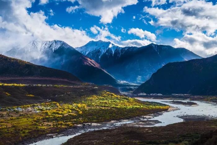 位列世界峡谷之首 春日乘热气球赏西藏雪山桃林! 位列世界峡谷之首 春日乘热气球赏西藏雪山桃林!