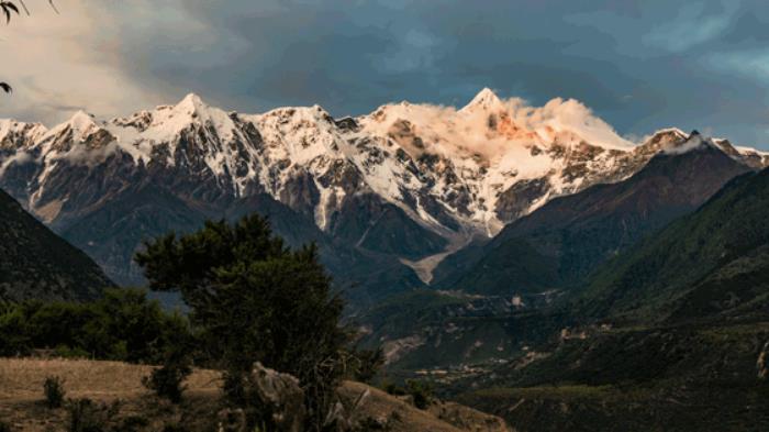 位列世界峡谷之首 春日乘热气球赏西藏雪山桃林! 位列世界峡谷之首 春日乘热气球赏西藏雪山桃林!