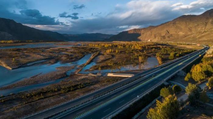 最美的风景,永远在路上!适合春天出发的5条自驾路线,出发吧! 最美的风景,永远在路上!适合春天出发的5条自驾路线,出发吧!