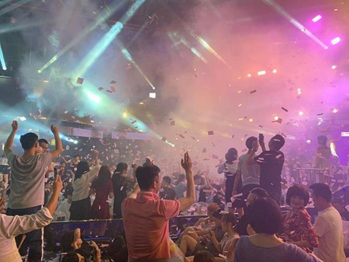 夜场招聘男模第一次见吴谢宇时经理带队经理会睁一只眼闭一只眼(组图) 夜场招聘男模第一次见吴谢宇时经理带队经理会睁一只眼闭一只眼(组图)