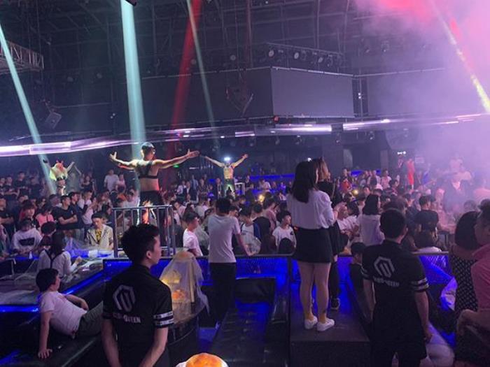 夜场招聘男模第一次见吴谢宇时经理带队经理会睁一只眼闭一只眼(组图) 夜场招聘男模第一次见吴谢宇时经理带队经理会睁一只眼闭一只眼(组图)