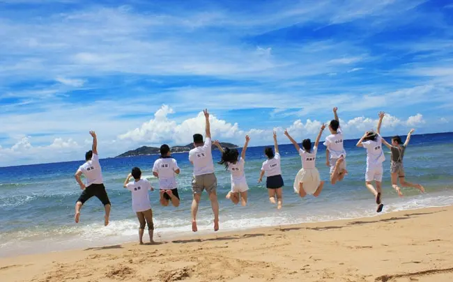 我和朋友在三亚玩了5天海南跟商务伴游多少钱 我和朋友在三亚玩了5天海南跟商务伴游多少钱