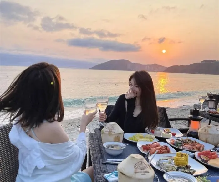 我和朋友在三亚玩了5天海南跟商务伴游多少钱 我和朋友在三亚玩了5天海南跟商务伴游多少钱