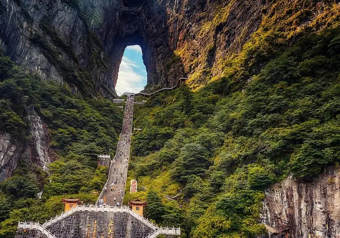 到张家界和凤凰古城旅行请商务伴游多少钱,张家界该怎么玩? 到张家界和凤凰古城旅行请商务伴游多少钱,张家界该怎么玩?