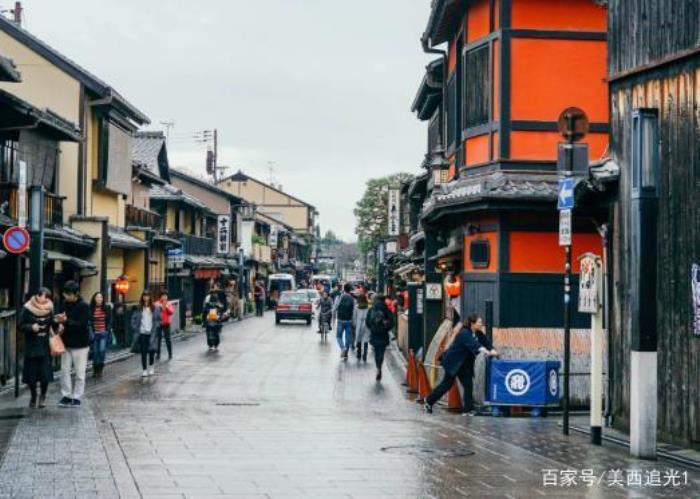 日本女导游请私人导游,事后却引起游客不满! 日本女导游请私人导游,事后却引起游客不满!