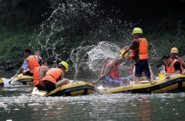 南昆山川龙峡漂流 南昆山川龙峡漂流