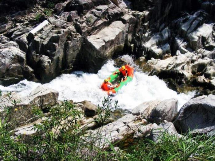南昆山川龙峡漂流 南昆山川龙峡漂流