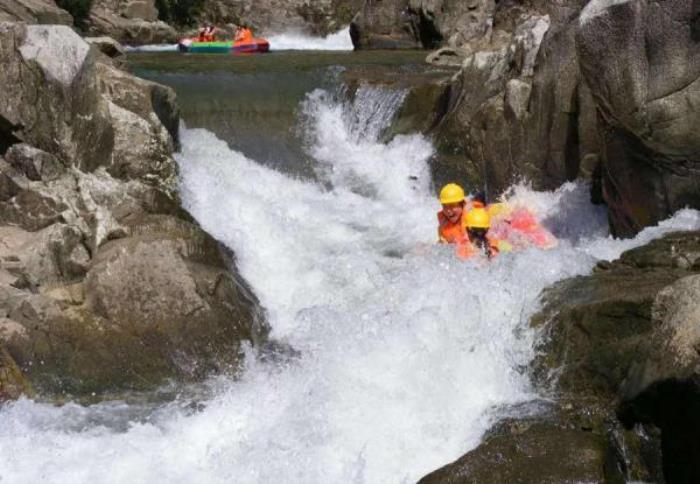 南昆山川龙峡漂流 南昆山川龙峡漂流